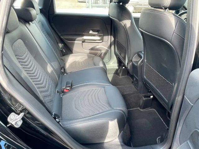 Mercedes-Benz B 180 B 180 d