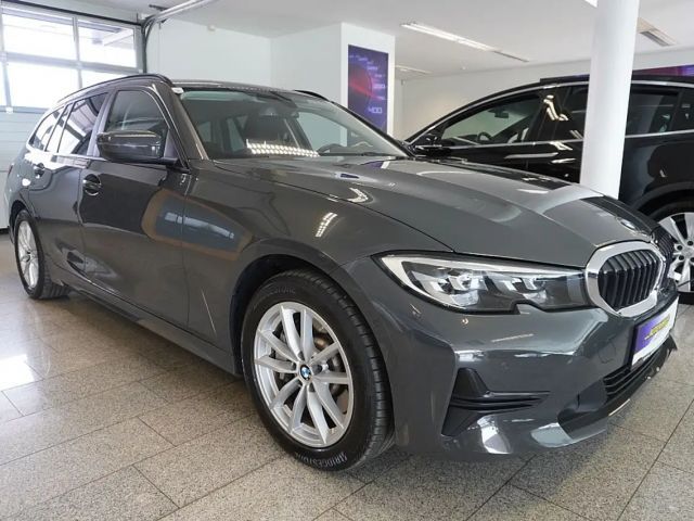 BMW 330 330e Touring xDrive