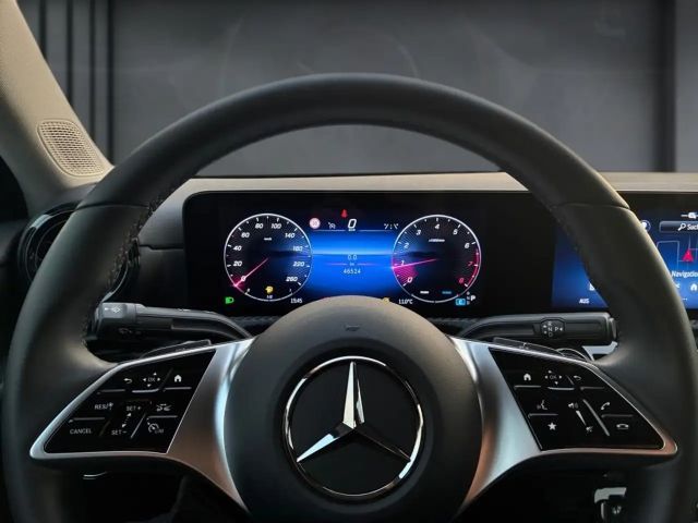 Mercedes-Benz A 180 Limousine AHK Kamera CarPlay SHZ VorrDistr