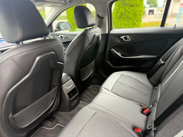 BMW 118 118i Sedan Sport Line