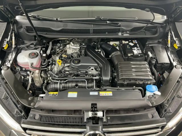 Volkswagen Touran 1.5 TSI DSG R-Line