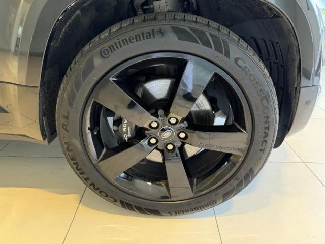 Land Rover Defender 110 Black Pack