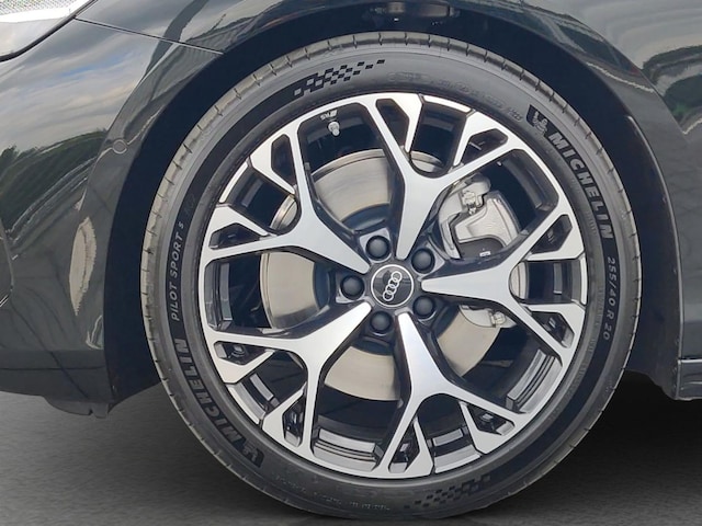 Audi A6 Avant Quattro S-Tronic