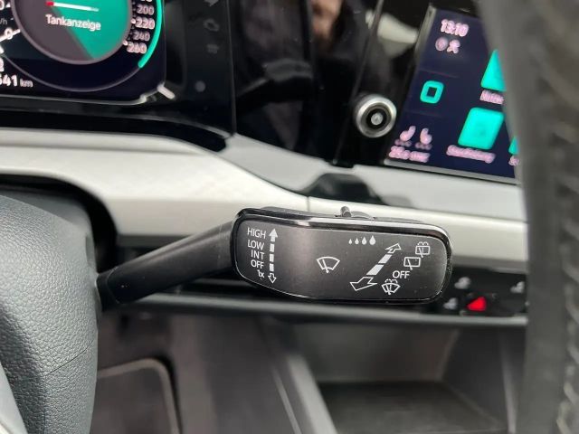 Volkswagen Golf Life Variant