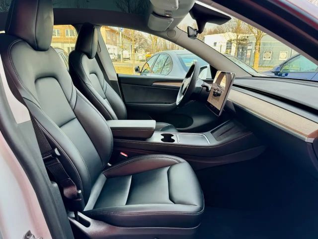 Tesla Model Y AWD Long Range