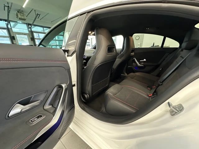 Mercedes-Benz CLA 200 AMG Line Coupé