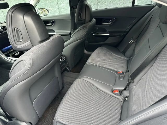 Mercedes-Benz C 200 AVANTGARDE Sedan