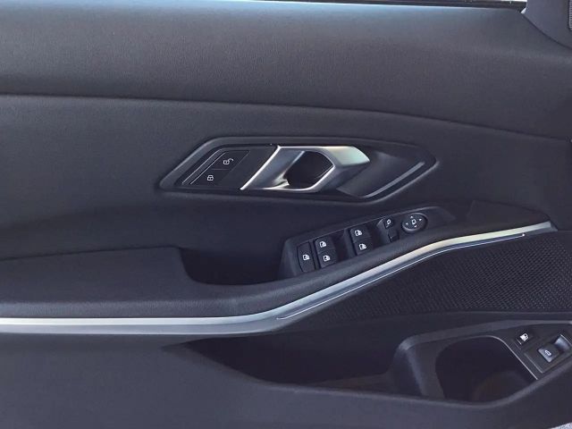 BMW 330 330e M-Sport Sedan xDrive