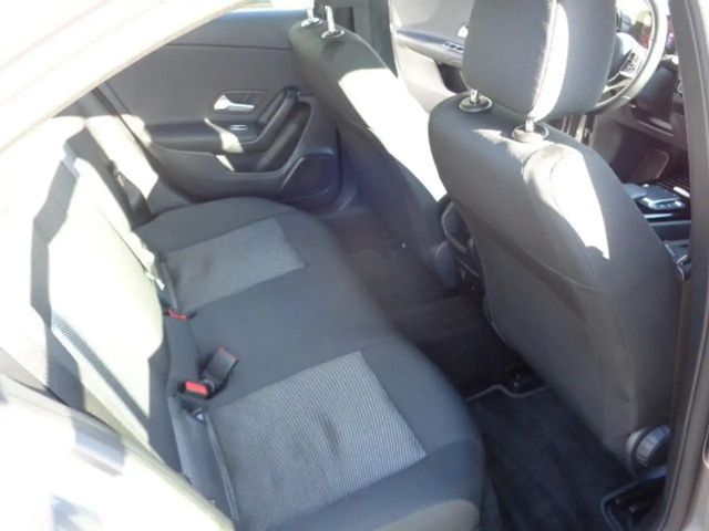 Mercedes-Benz A 180 A 180 d