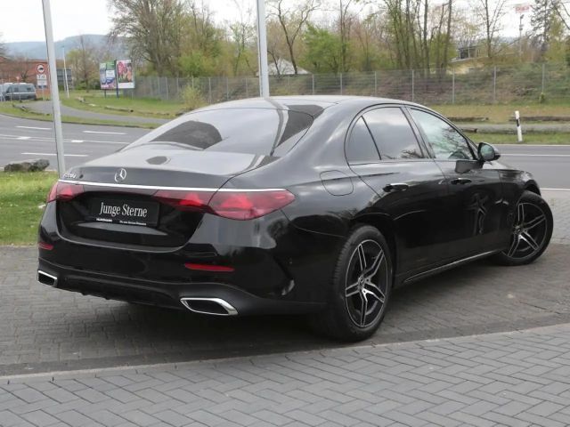 Mercedes-Benz E 220 AMG Line E 220 d Sedan