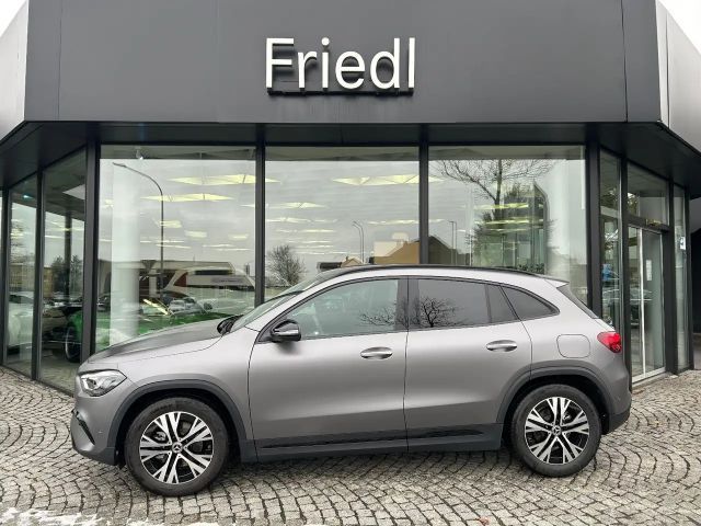 Mercedes-Benz GLA 200 Progr. Night AHK Multibeam Distro. Magno