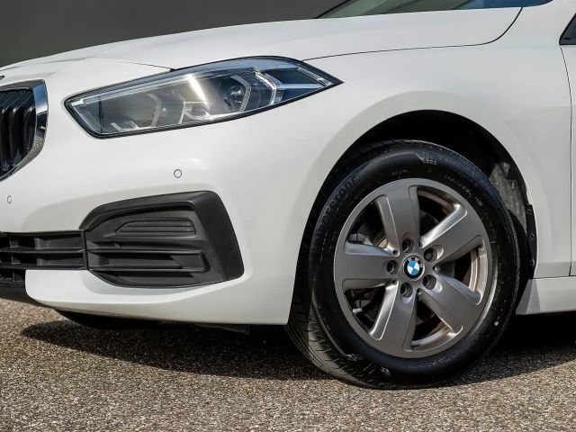 BMW 118 118i 5-deurs Sedan