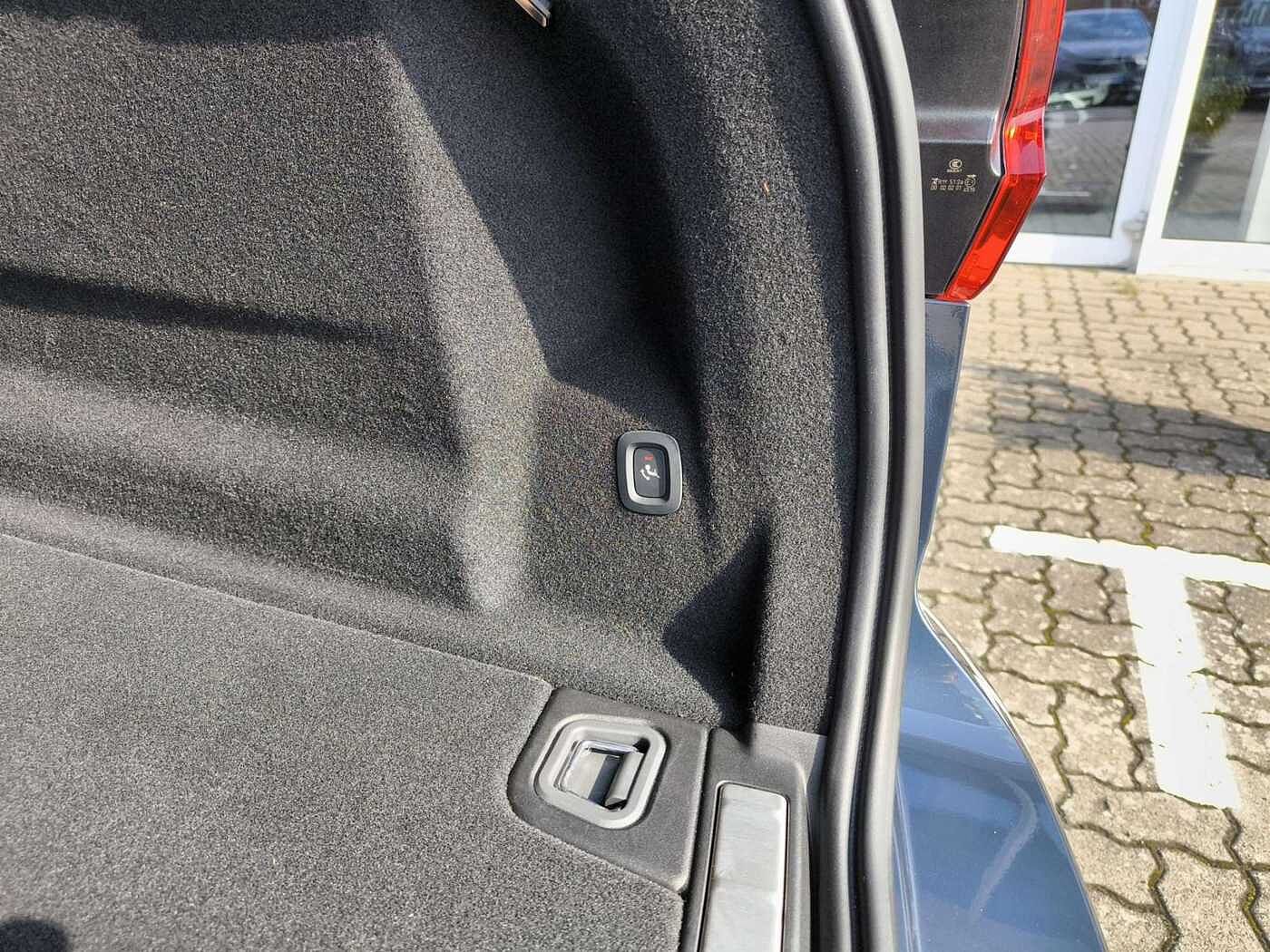 Volvo XC60 AWD Dark Plus