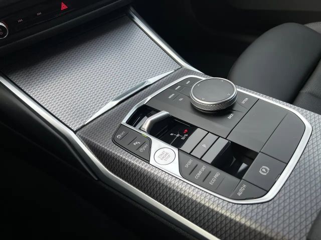 BMW 320 320i M-Sport Sedan