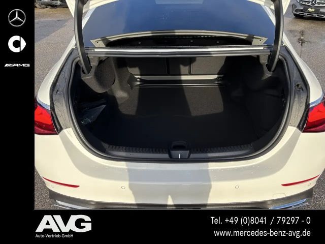 Mercedes-Benz E 220 AMG Line E 220 d Sedan