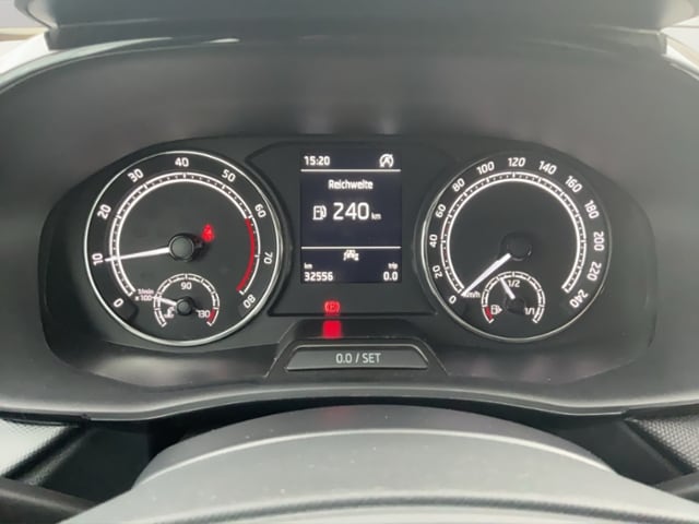 Skoda Fabia 1.0 MPI LED LICHT+KLIMA+SITZHZG+PDC+DAB+LANE ASS+TEL VORB+MAL+NSW+U