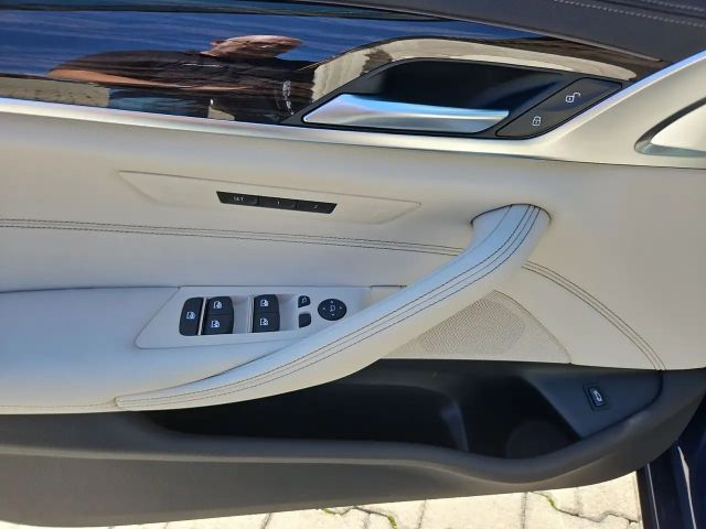 BMW 540 540i Luxury Line Sedan xDrive