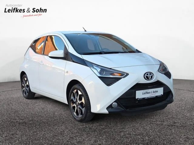 Toyota Aygo X Play Team D