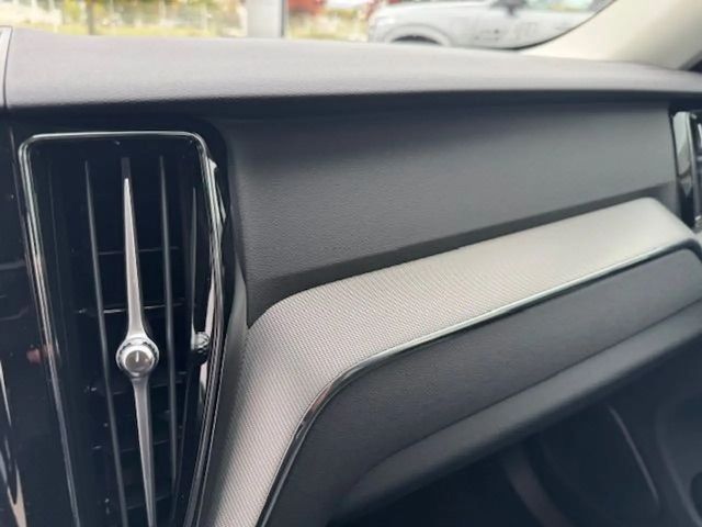 Volvo XC60 AWD Dark Plus