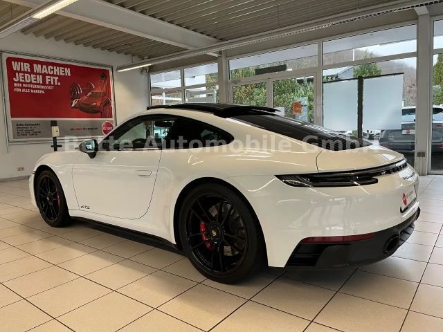 Porsche 992 Black Edition Carrera GTS