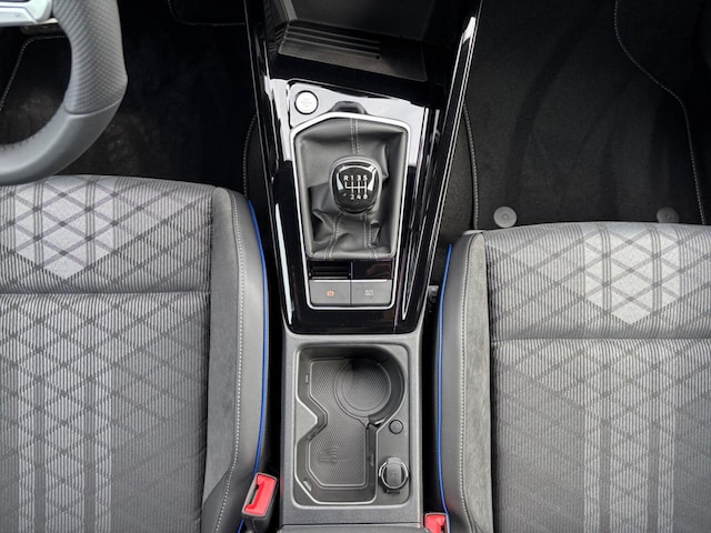 Volkswagen Golf 1.5 TSI Golf VIII Plus R-Line