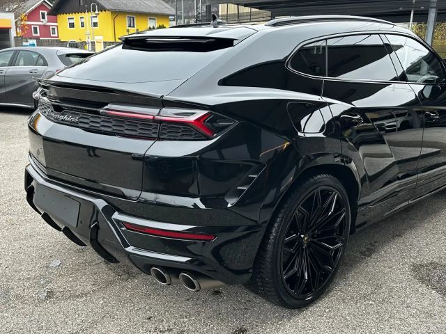 Lamborghini Urus SE *Akrapovic*Carbon-Paket*23"*B&O*Pano*
