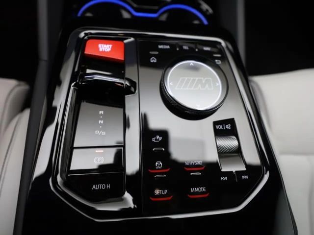 BMW M5 FROZEN DEEP GREEN - UNIEK - 40 GRAM CO2