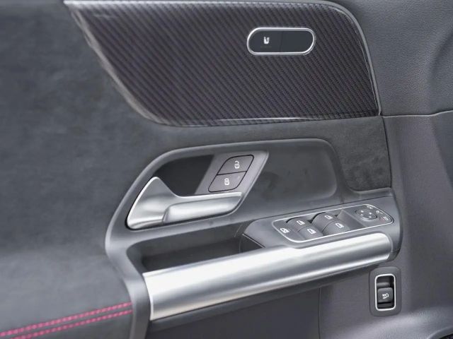 Mercedes-Benz B 180 AMG Line Sedan