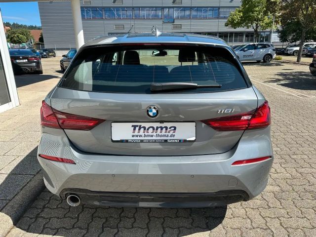 BMW 118 118i Sedan Sport Line