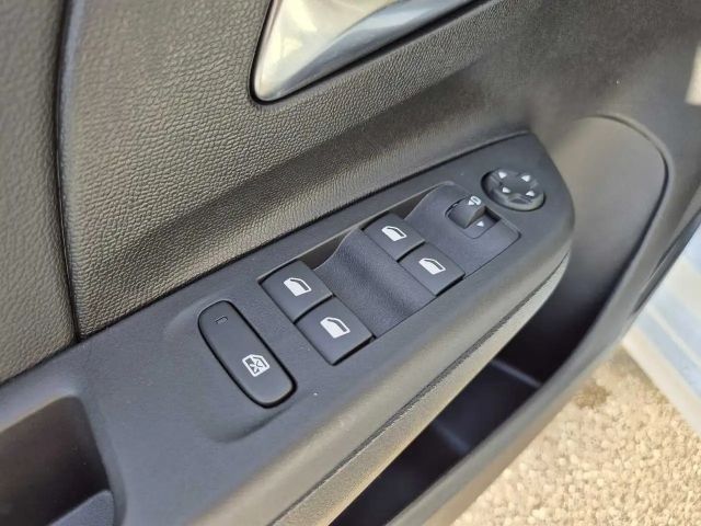 Opel Corsa -F YES Facelift TAGESZULASSUNG 100PS