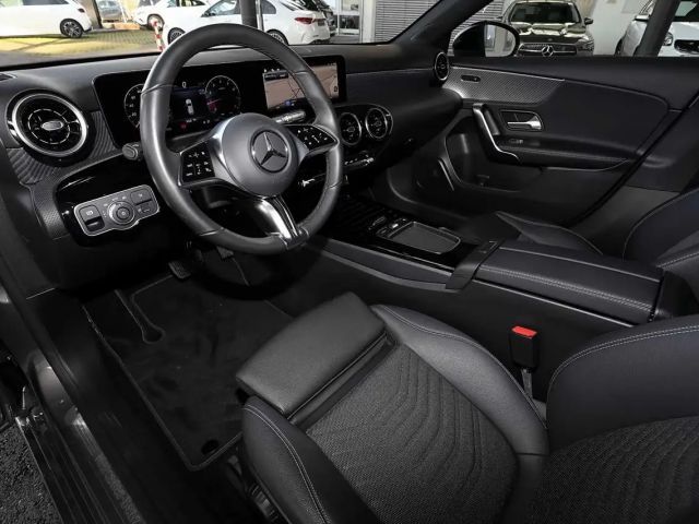 Mercedes-Benz A 200 AHK+KAMERA+SPURHALTE+NIGHT PAKET+LED+18"