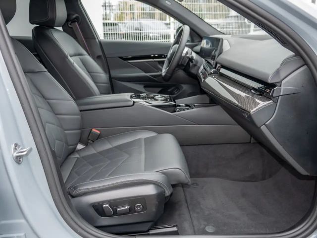 BMW 520 520i M-Sport Sedan