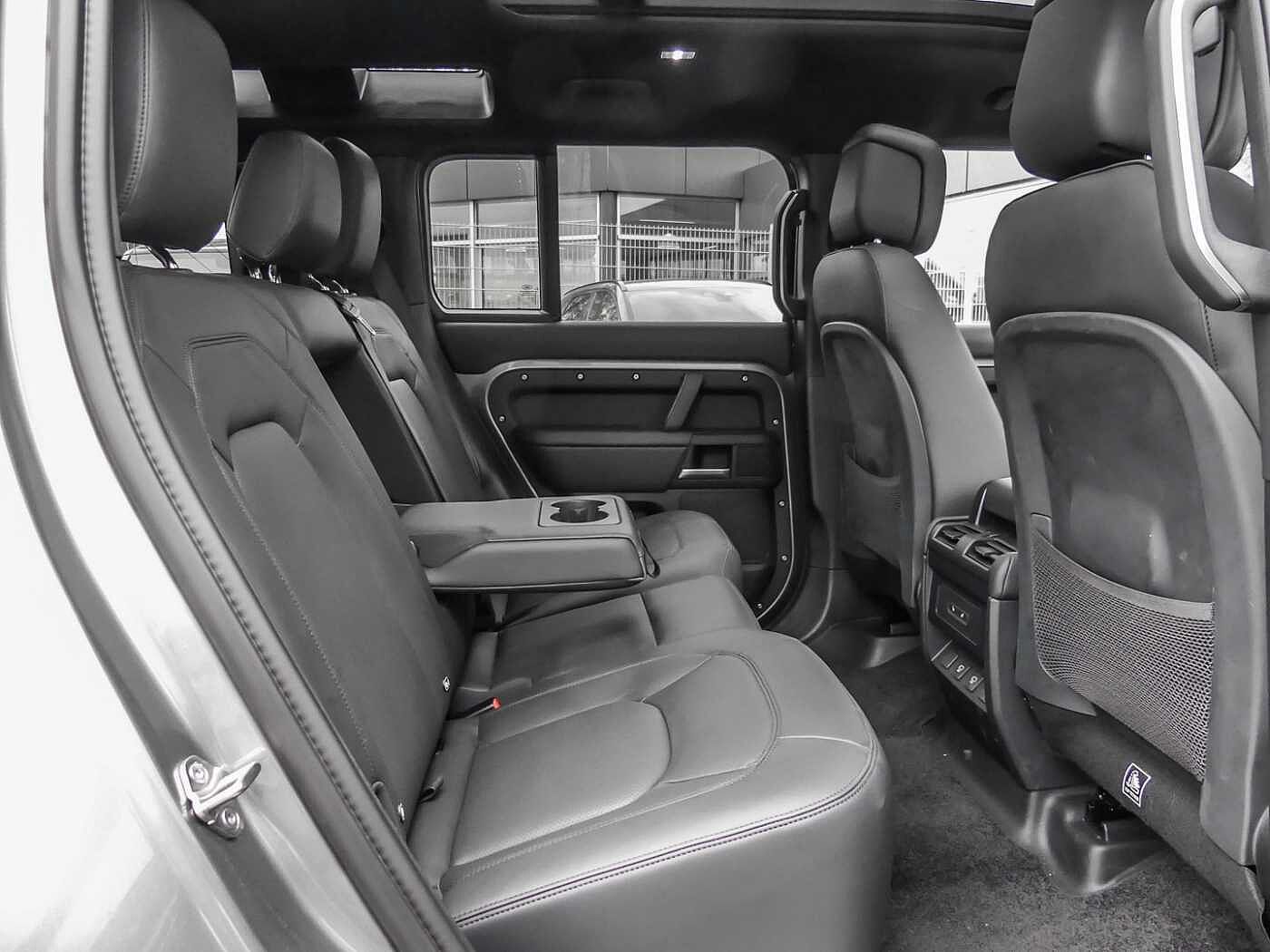 Land Rover Defender 110