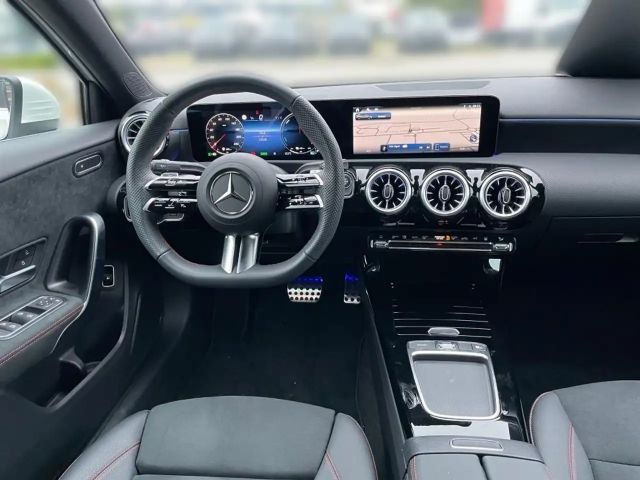 Mercedes-Benz A 250 A 250 e AMG Line