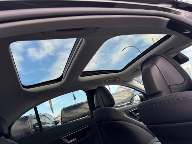 Mercedes-Benz E 220 AVANTGARDE E 220 d Sedan