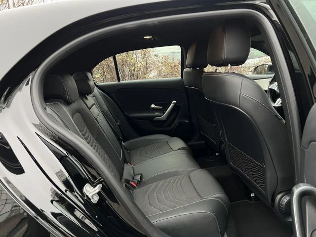 Mercedes-Benz A 180 Hatchback Progressive