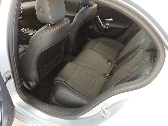 Mercedes-Benz A 180 LENKRADHEIZUNG LED HP KAMERA