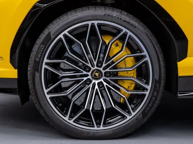 Lamborghini Urus Urus SE + B&W + Panorama + Massage seats + Ambient