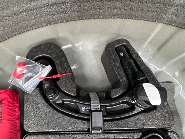 Volkswagen T-Cross "GOAL" 1.0 l TSI LED AHK PDC SHZ RFK GRA