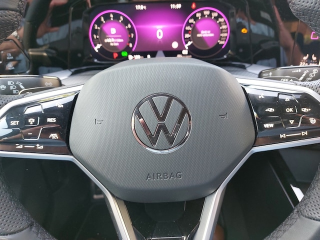 Volkswagen Golf 1.5 eTSI DSG R-Line