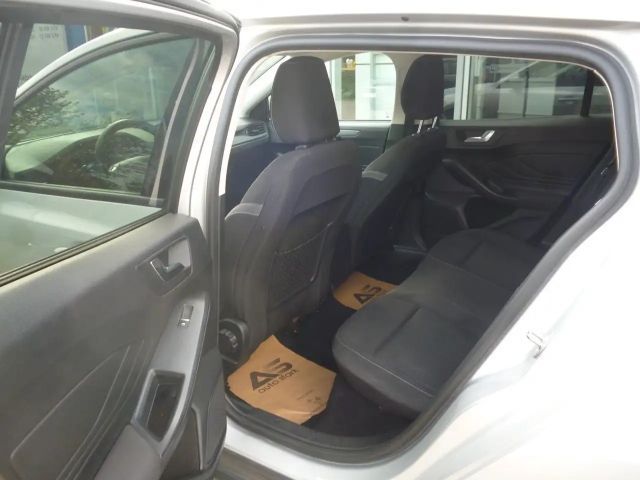 Ford Focus Cool & Connect Wagon