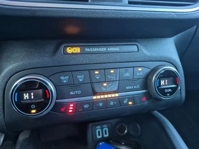 Ford Focus Cool & Connect EcoBoost Wagon