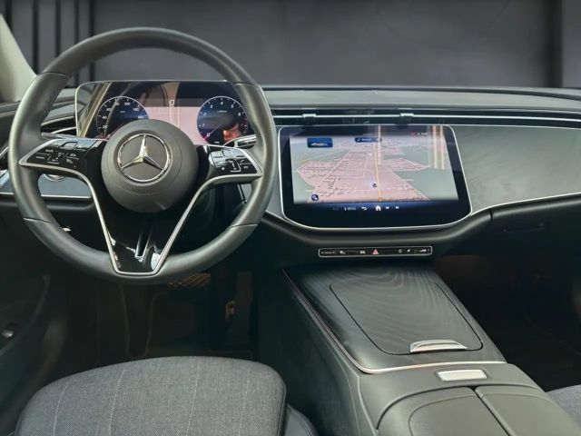 Mercedes-Benz E 200 AVANTGARDE Sedan