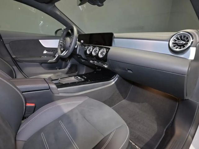 Mercedes-Benz CLA 180 AMG Line Shooting Brake