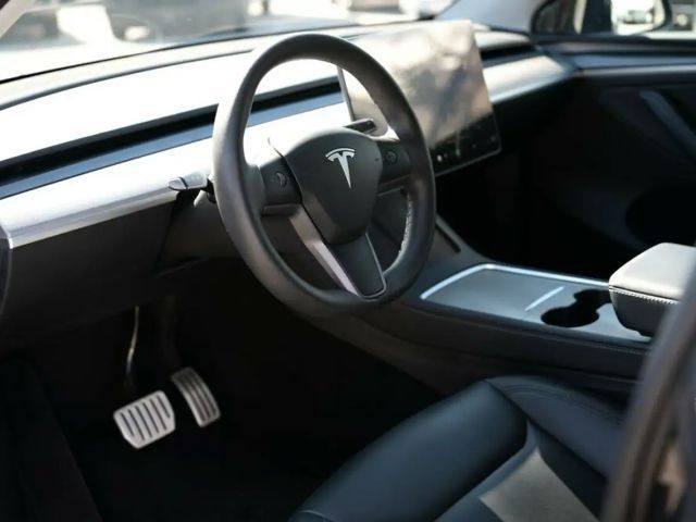 Tesla Model Y AWD Performance
