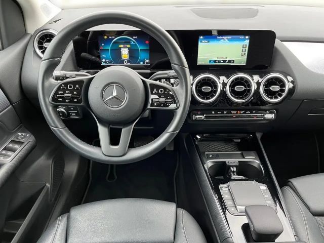 Mercedes-Benz B 200 Sedan Style