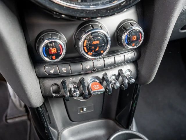 MINI Cooper JCW Trim FACEL. LED NAVI SHZ PDC KLIMA