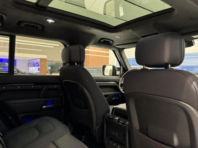 Land Rover Defender 110 Black Pack