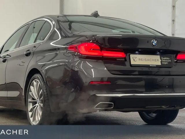 BMW 520 520i Luxury Line Sedan