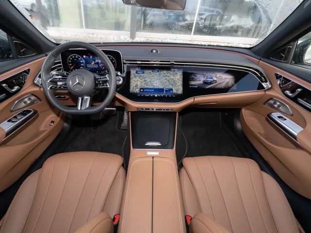 Mercedes-Benz E 200 4MATIC Sedan